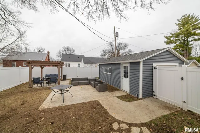 $220,000 | 730 Kenwood Avenue, Quincy, IL 62301