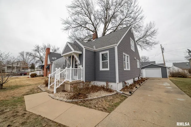 $220,000 | 730 Kenwood Avenue, Quincy, IL 62301