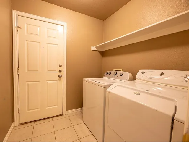 a view of a house with backyard and trees