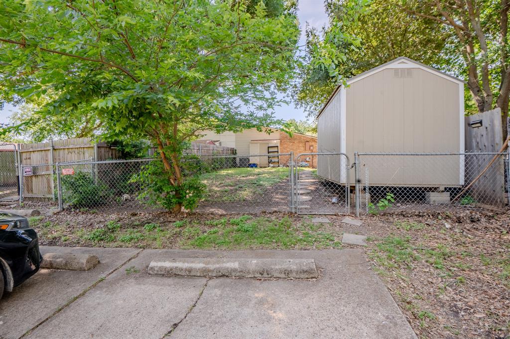 7105 Pineberry Road Dallas, TX 75249 - Photo 27 of 33 Gallery Image 27