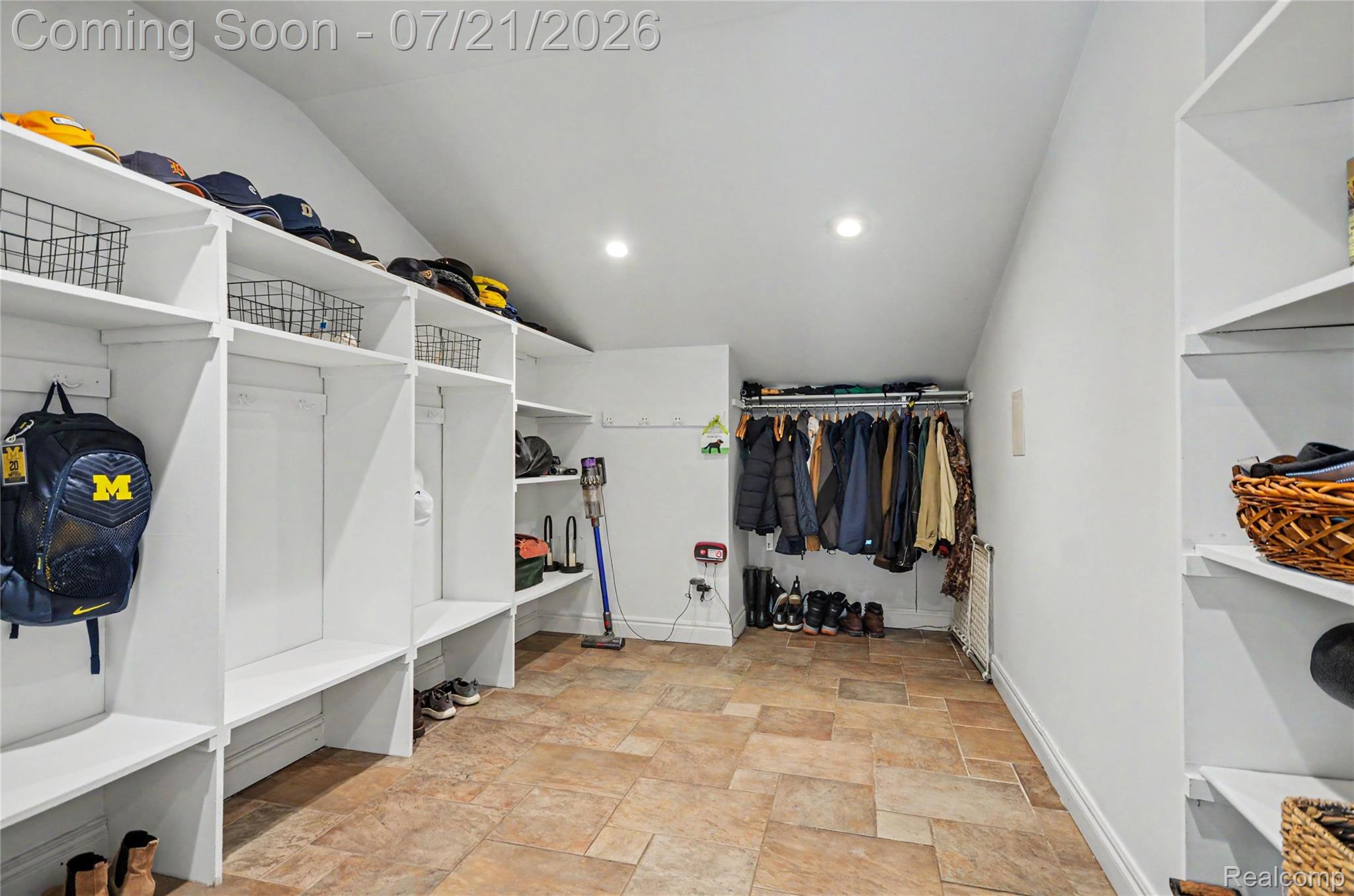 3780 Squirrel Road Bloomfield Hills, MI 48304 - Photo 7 of 59 029_file_8496.jpg