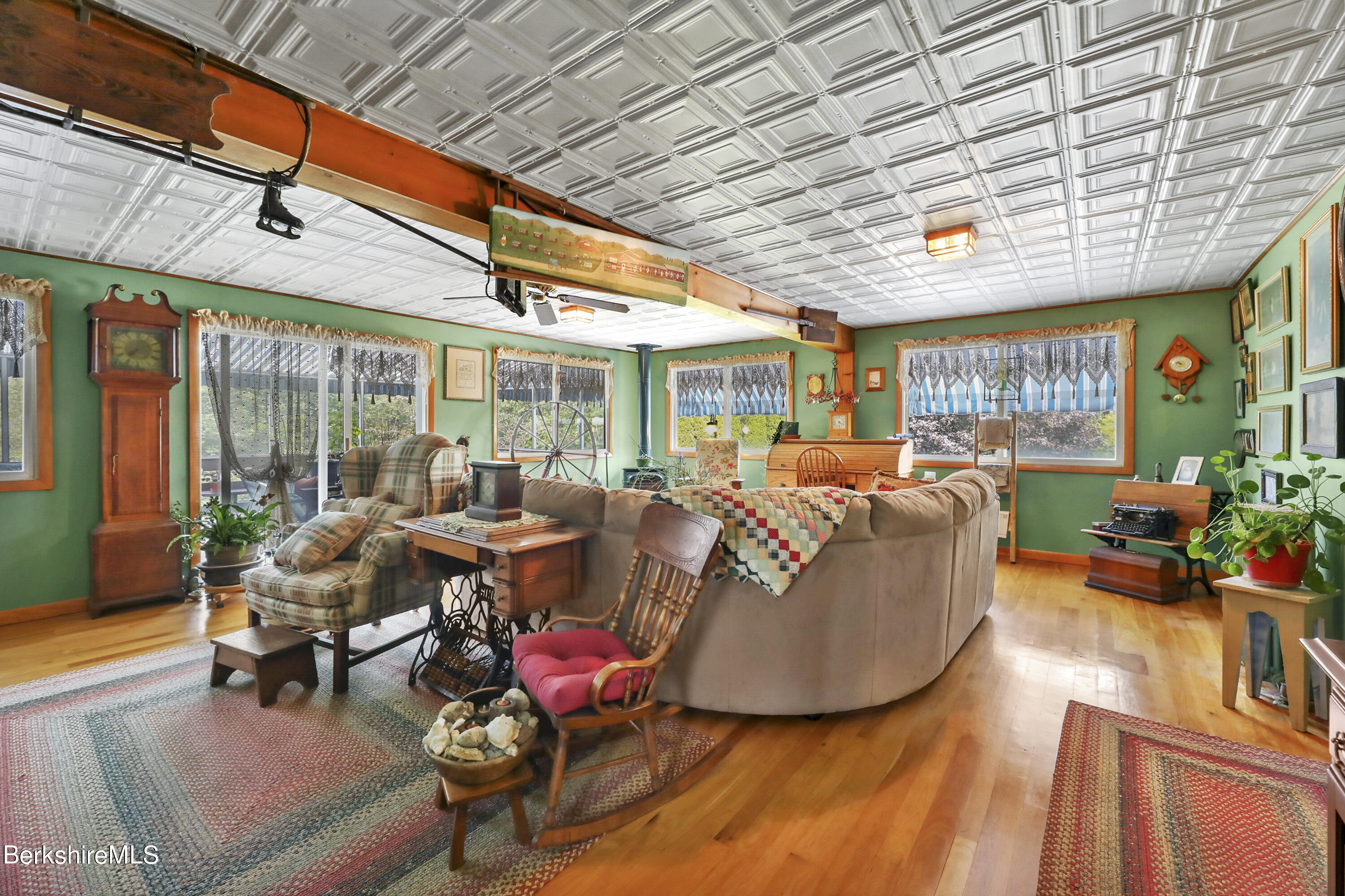 1553 North Main Road Otis, MA 01253 - Photo 20 of 40 18-Living Room
