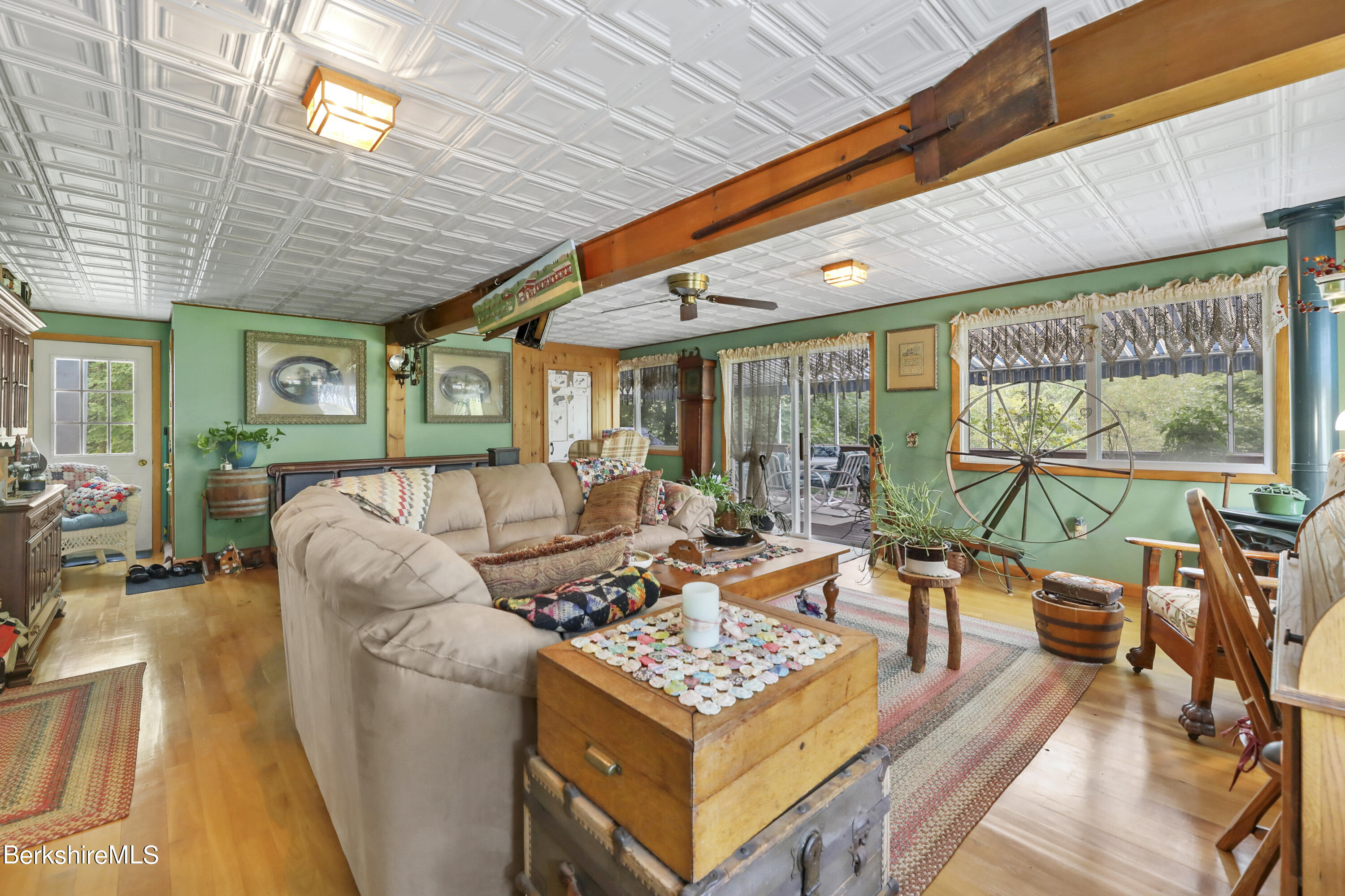 1553 North Main Road Otis, MA 01253 - Photo 21 of 40 19-Living Room