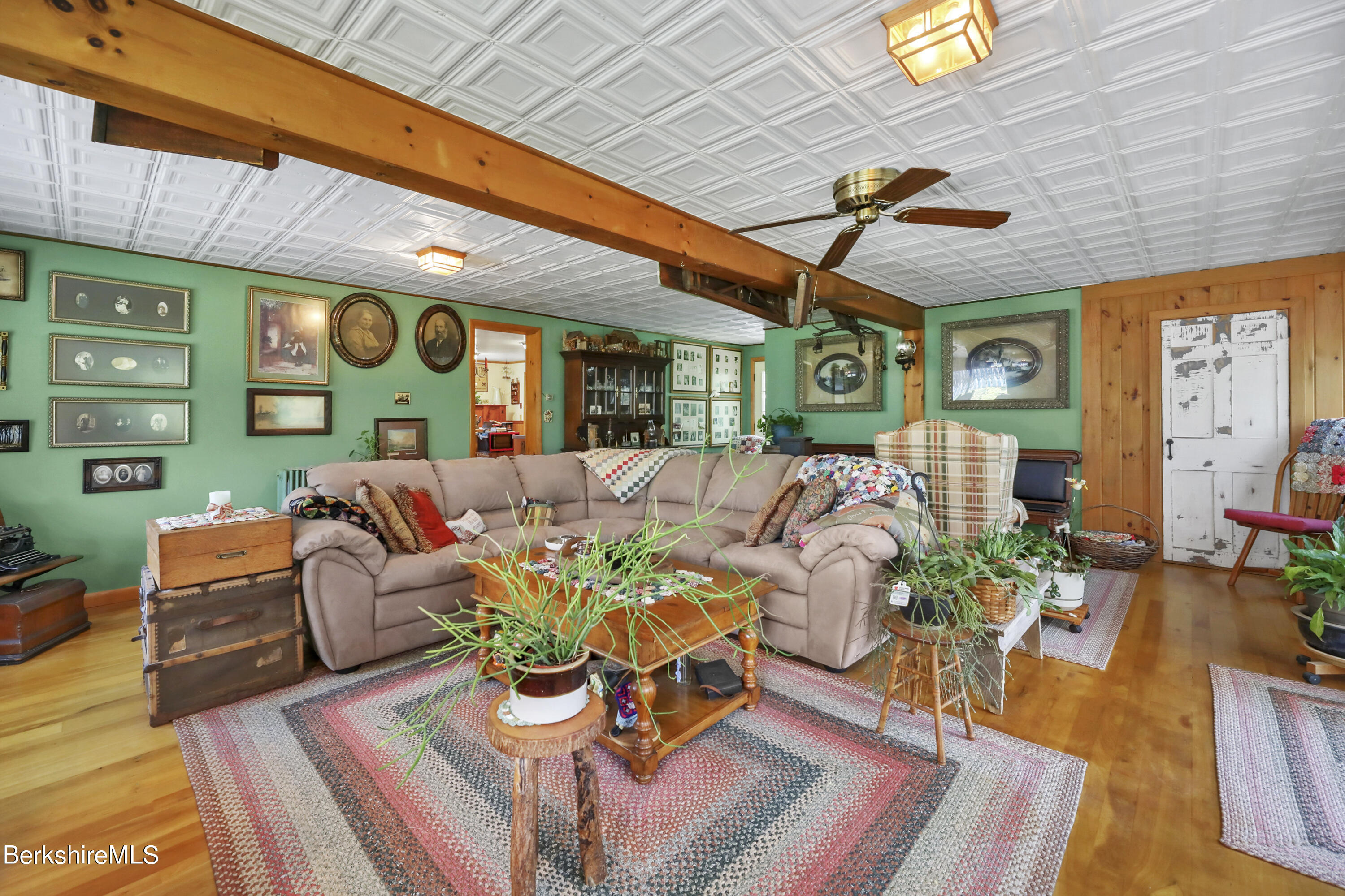 1553 North Main Road Otis, MA 01253 - Photo 22 of 40 20-Living Room