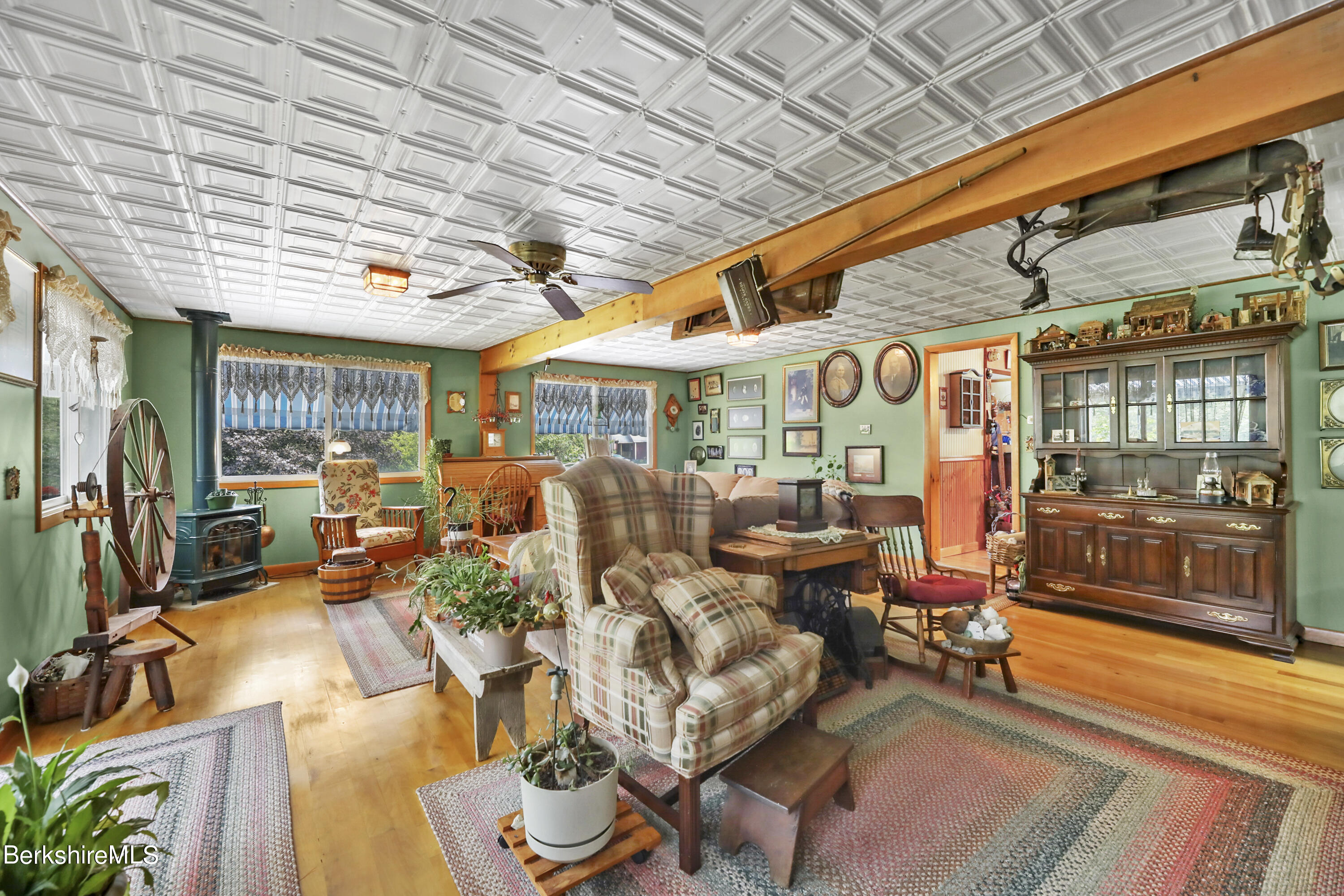 1553 North Main Road Otis, MA 01253 - Photo 23 of 40 21-Living Room