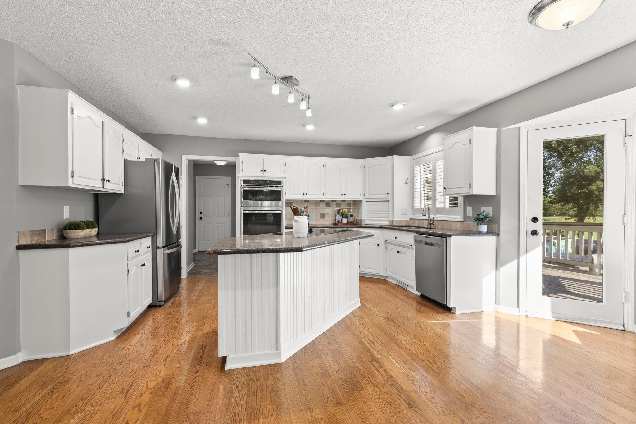3563 Rae Lane Woodbury, MN 55125 - Photo 6 of 85 Gallery Image 6