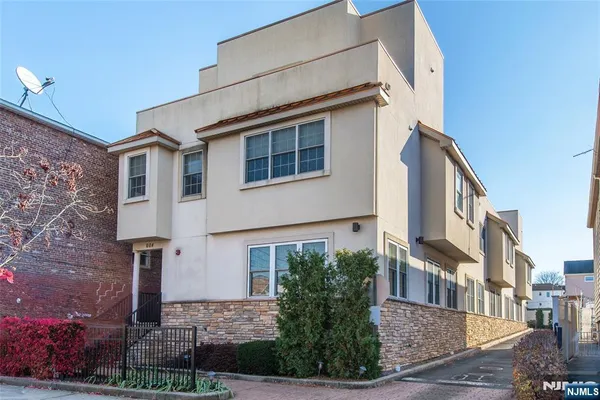 $525,000 | 604 Avenue A, Unit 104, Bayonne, NJ 07002