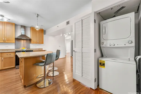 $885,000 | 1288 Kapiolani Boulevard, Unit I3005, Honolulu, HI 96814