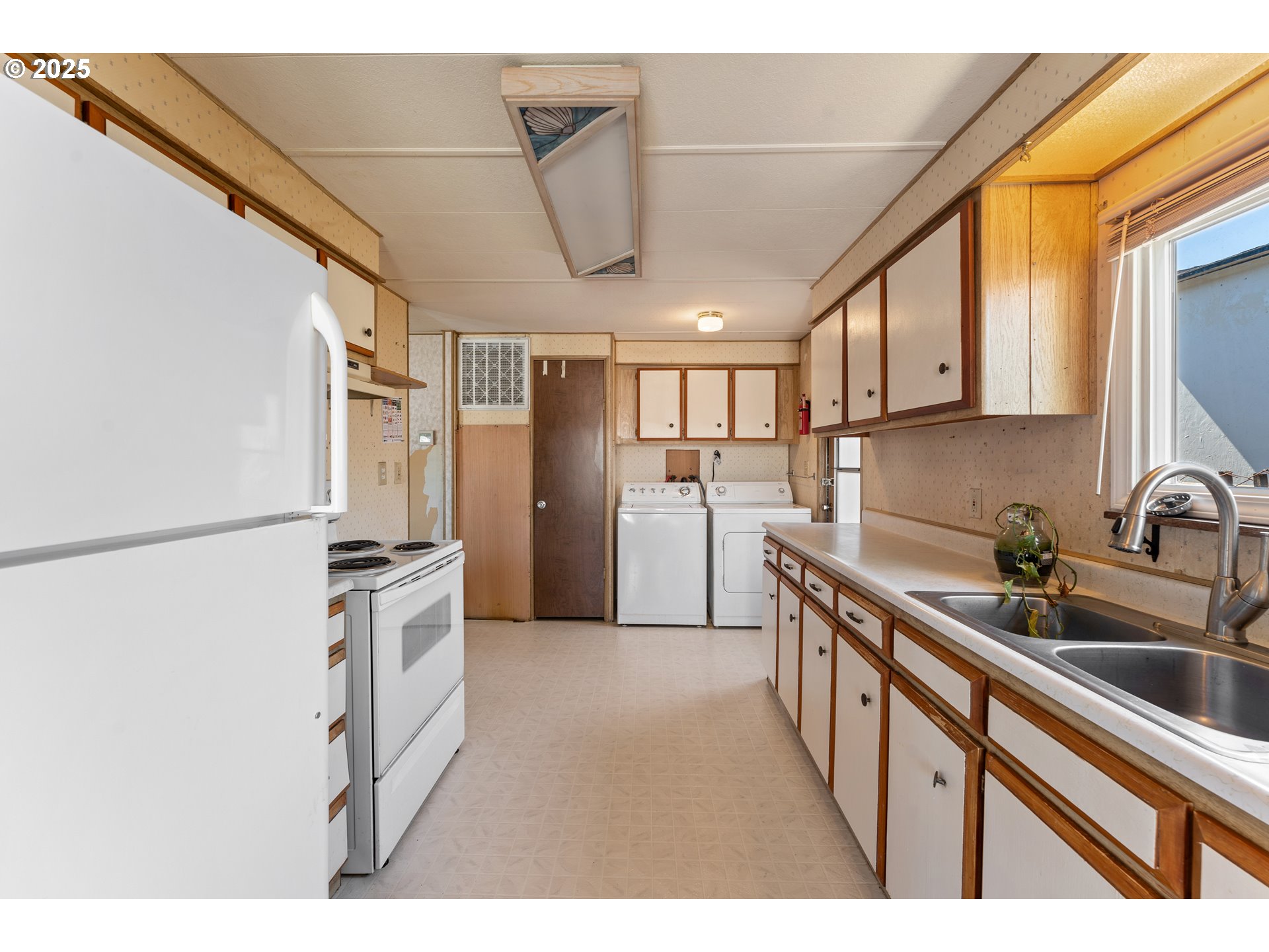 2681 Southeast River Road, Unit 8 Hillsboro, OR 97123 - Photo 11 of 29