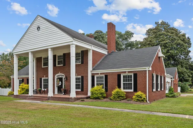 $520,000 | 800 South Howard Circle, Tarboro, NC 27886