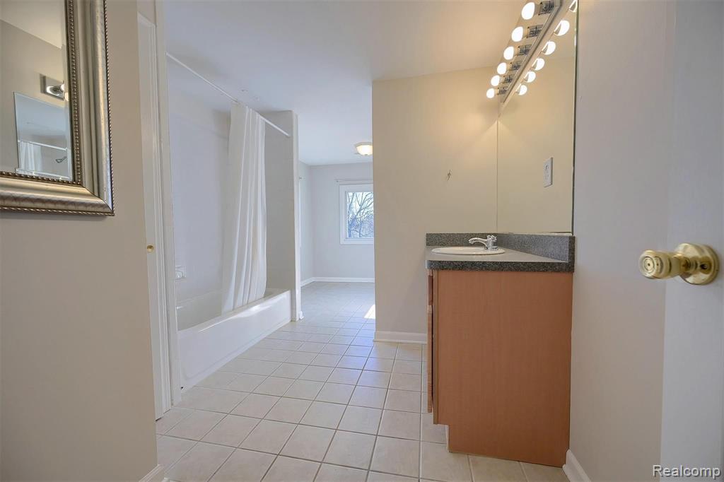 20903 Doepfer Road Warren, MI 48091 - Photo 16 of 26