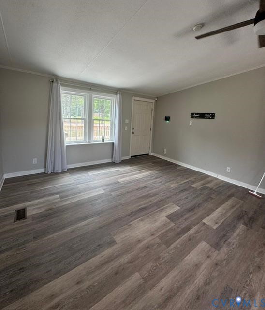 18384 Wakefield Road Courtland, VA 23837 - Photo 2 of 17 Living room