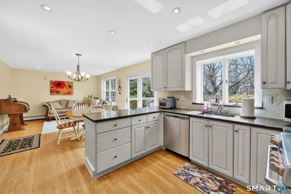 $799,000 | 20 Kitcher Court, Trumbull, CT 06611