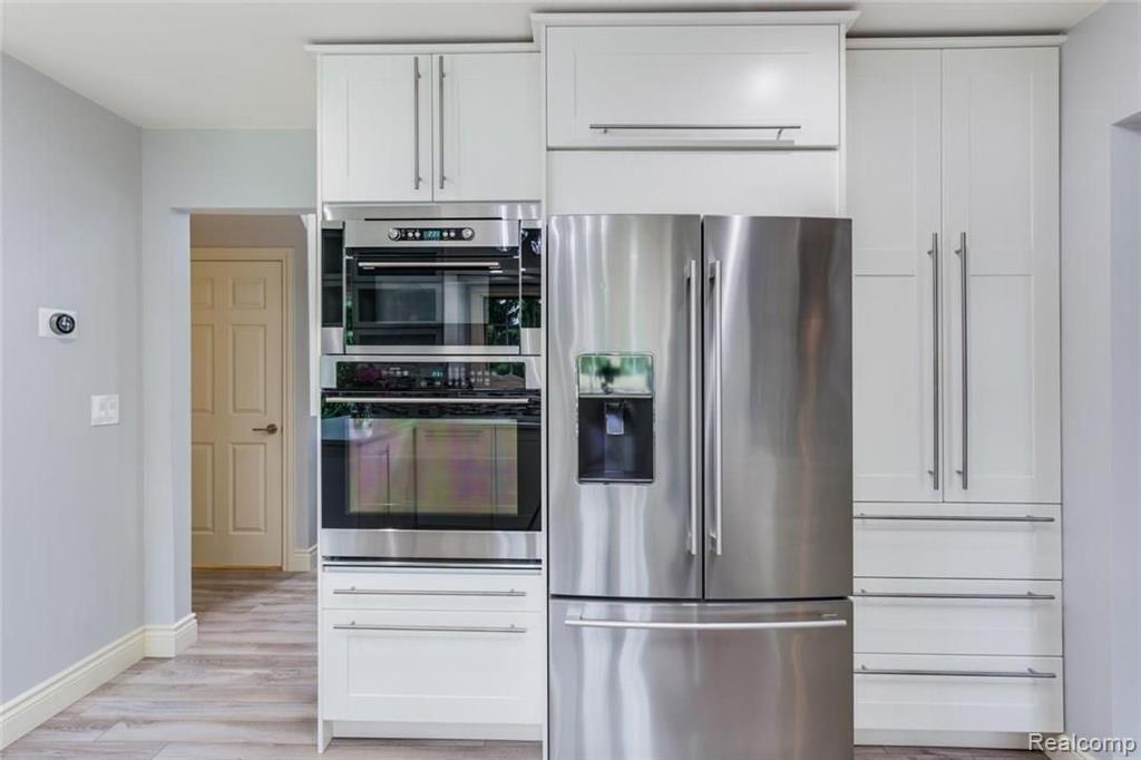 1713 Hillcrest Drive Rochester Hills, MI 48306 - Photo 10 of 37