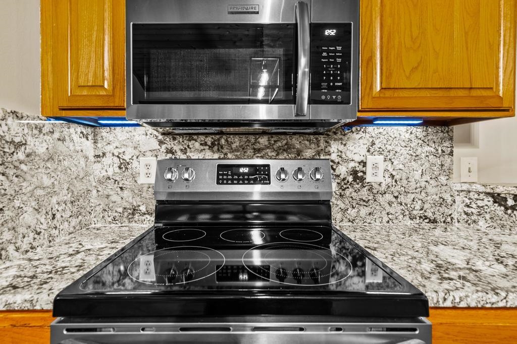 2005 Bennett Road St. Augustine, FL 32092 - Photo 19 of 95 a stove top oven sitting inside of a kitchen