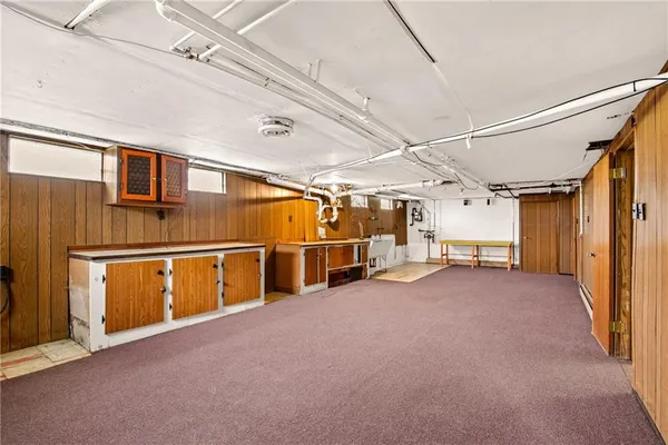 a view of room with an empty space