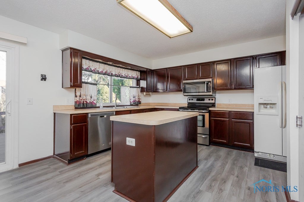 9654 Millcroft Road Perrysburg, OH 43551 - Photo 8 of 46 Gallery Image 8