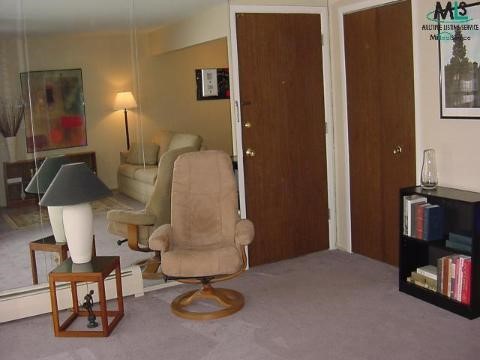 4917 South Crooks Road Royal Oak, MI 48073 - Photo 4 of 12 122678-3.JPG