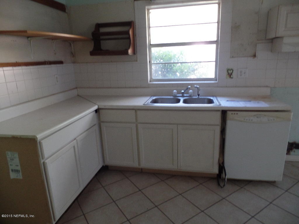 105 Park Road Interlachen, FL 32148 - Photo 8 of 10 KITCHEN