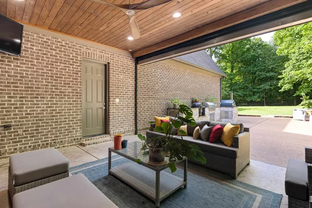 a view of street with an outdoor space