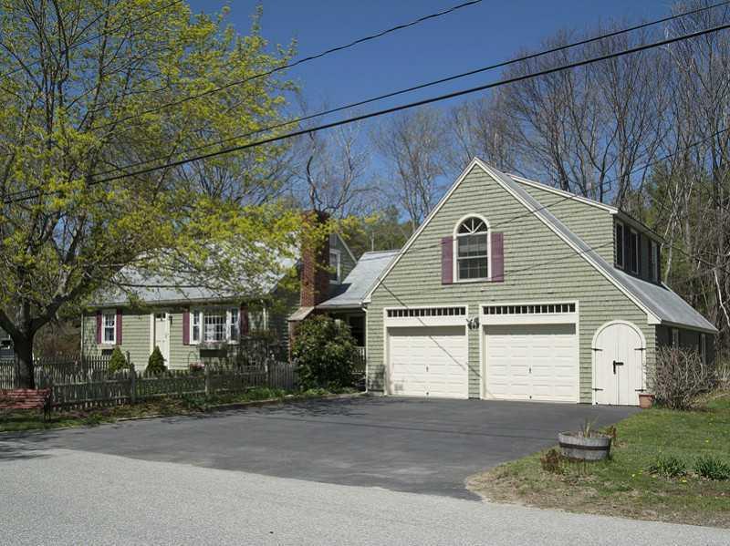 9 Oceanview Road Kennebunk, ME 04043 - Photo 13 of 22 Exterior Front. 2006 addition,...