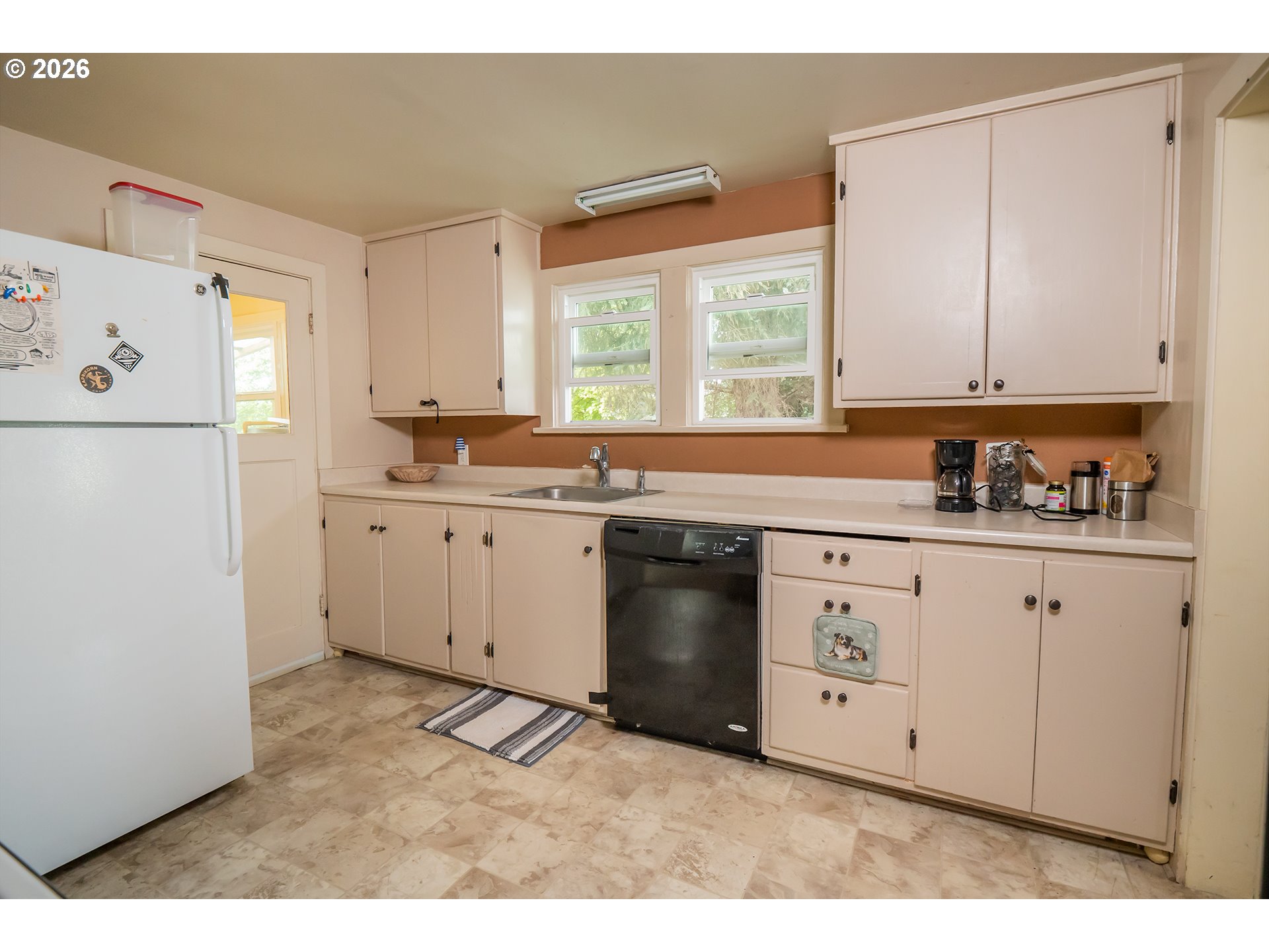 300 21st Street Springfield, OR 97477 - Photo 8 of 37