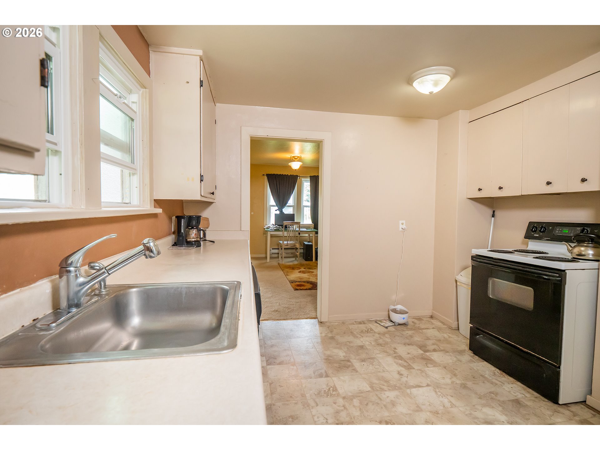 300 21st Street Springfield, OR 97477 - Photo 9 of 37 Dining Area