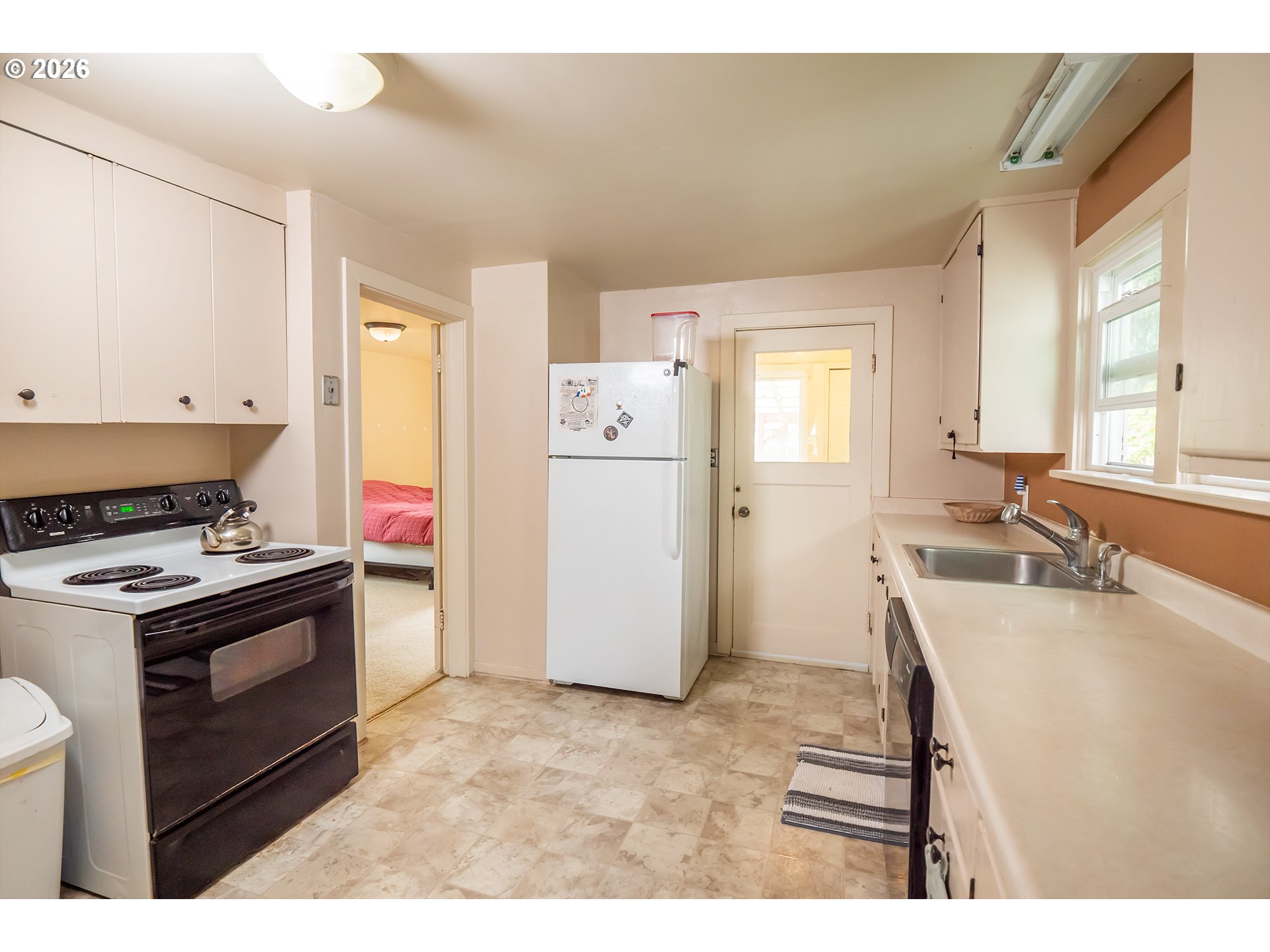 300 21st Street Springfield, OR 97477 - Photo 10 of 37