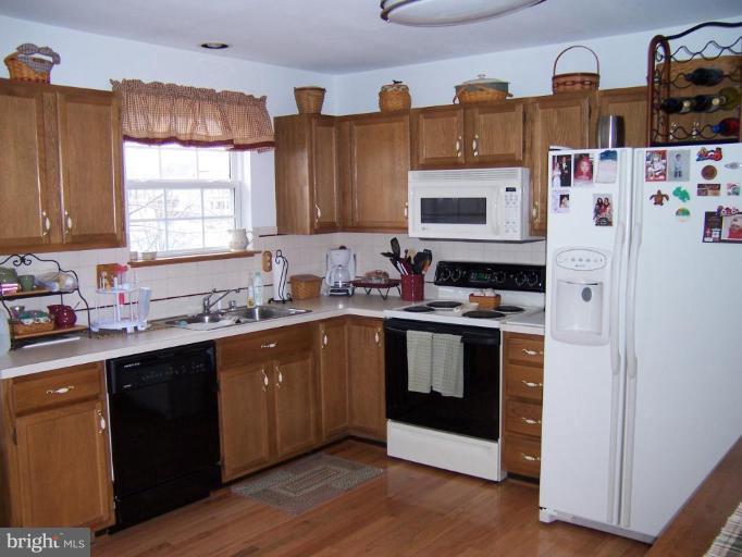 219 Roth Avenue Taneytown, MD 21787 - Photo 11 of 29 Kitchen #2