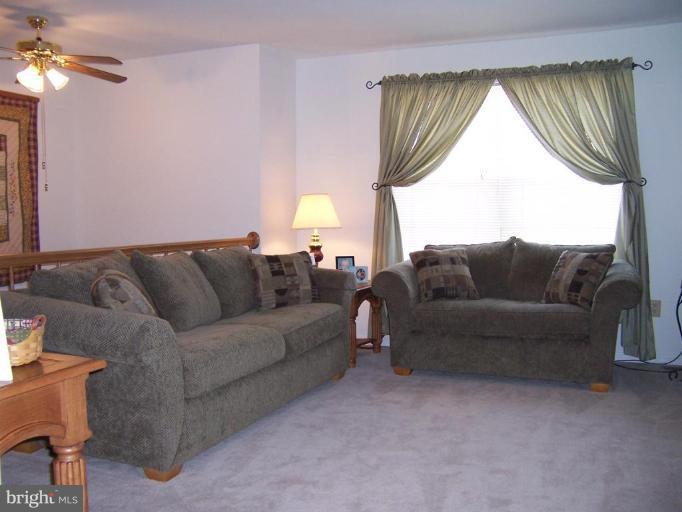 219 Roth Avenue Taneytown, MD 21787 - Photo 13 of 29 Living Room