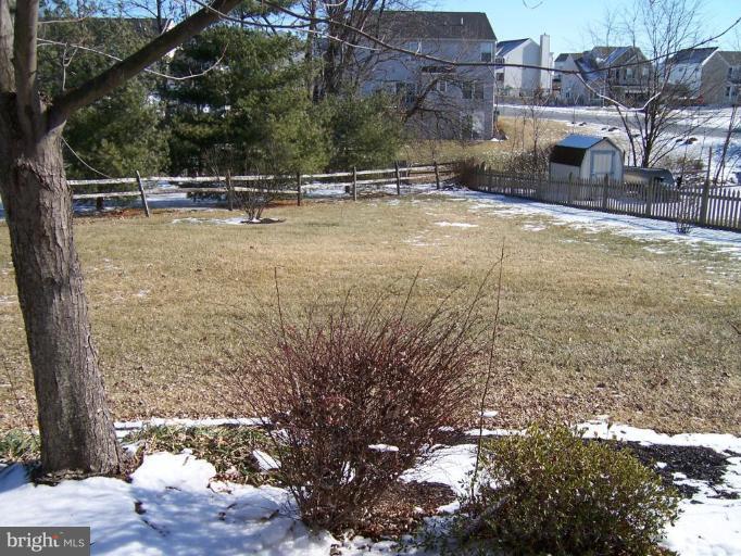 219 Roth Avenue Taneytown, MD 21787 - Photo 6 of 29 Back yard