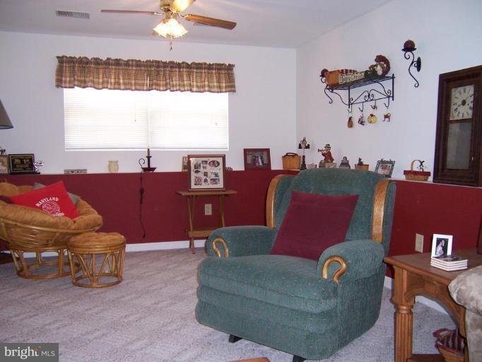 219 Roth Avenue Taneytown, MD 21787 - Photo 8 of 29 Family Room #2