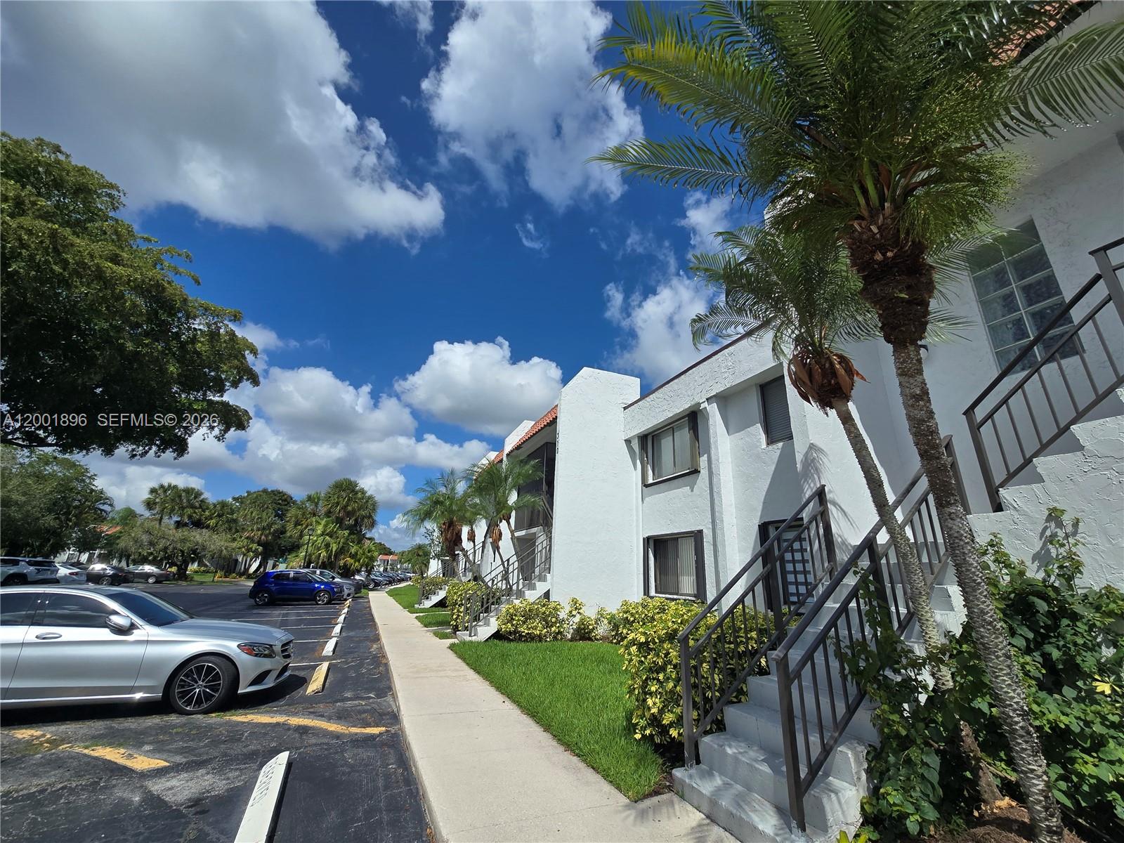 310 Racquet Club Road, Unit 204 Weston, FL 33326 - Photo 5 of 34