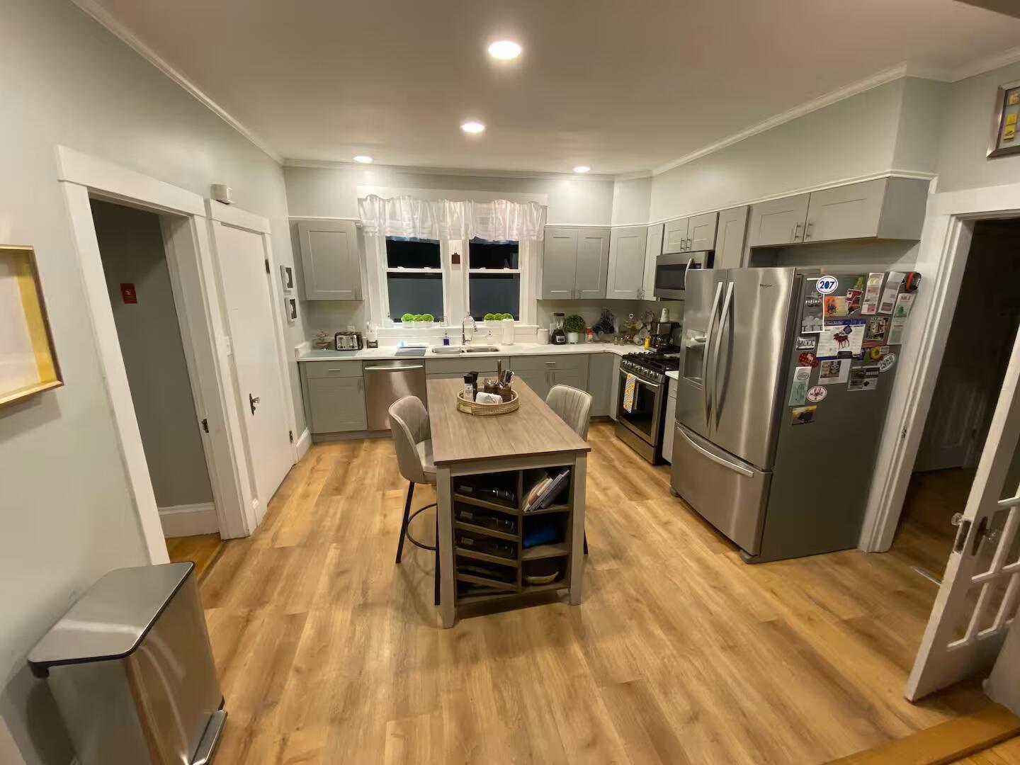 15 Maple Street Bangor, ME 04401 - Photo 4 of 23 3 Eat-in kitchen