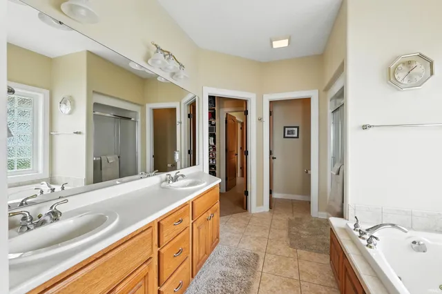 $995,000 | 4800 South 930 East, Wolcottville, IN 46795