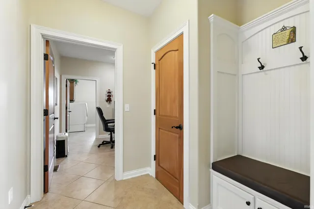 $995,000 | 4800 South 930 East, Wolcottville, IN 46795