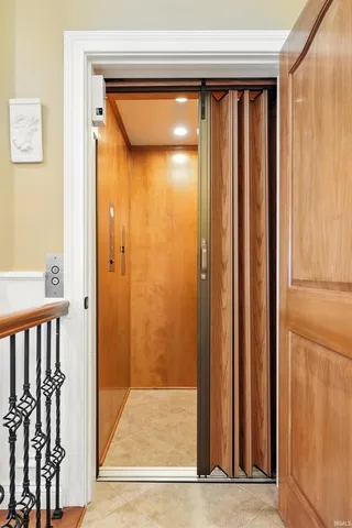 $995,000 | 4800 South 930 East, Wolcottville, IN 46795