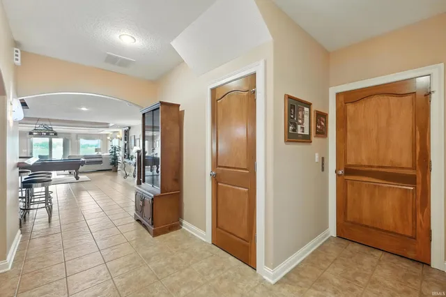 $995,000 | 4800 South 930 East, Wolcottville, IN 46795