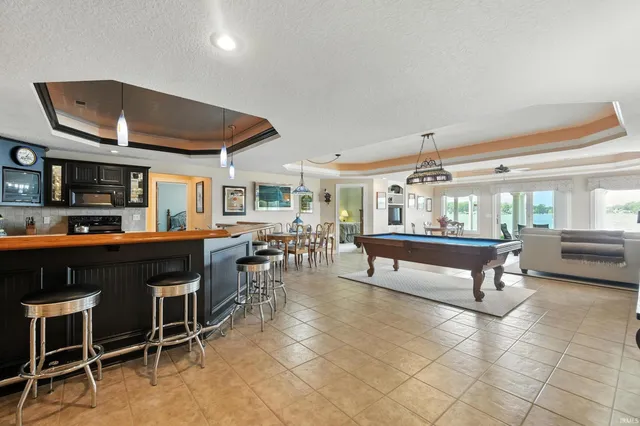 $995,000 | 4800 South 930 East, Wolcottville, IN 46795