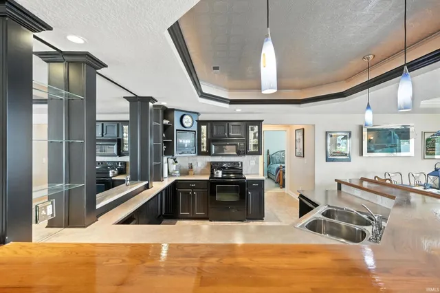 $995,000 | 4800 South 930 East, Wolcottville, IN 46795