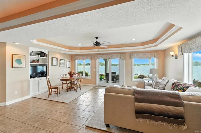 $995,000 | 4800 South 930 East, Wolcottville, IN 46795