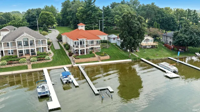 $995,000 | 4800 South 930 East, Wolcottville, IN 46795