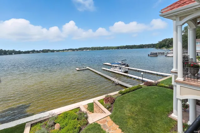 $995,000 | 4800 South 930 East, Wolcottville, IN 46795