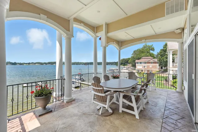 $995,000 | 4800 South 930 East, Wolcottville, IN 46795