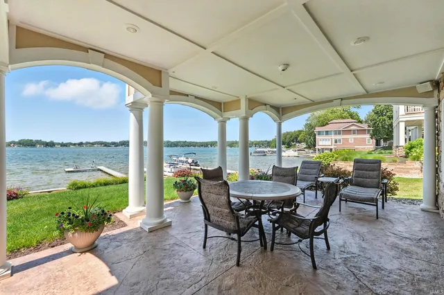 $995,000 | 4800 South 930 East, Wolcottville, IN 46795