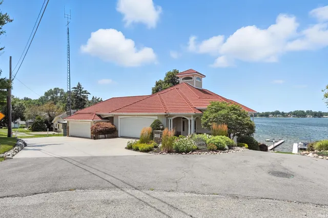 $995,000 | 4800 South 930 East, Wolcottville, IN 46795