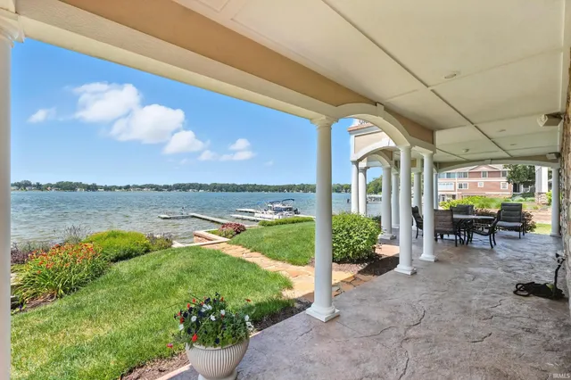 $995,000 | 4800 South 930 East, Wolcottville, IN 46795