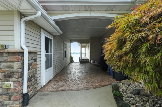 $995,000 | 4800 South 930 East, Wolcottville, IN 46795