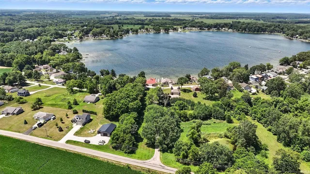 $995,000 | 4800 South 930 East, Wolcottville, IN 46795