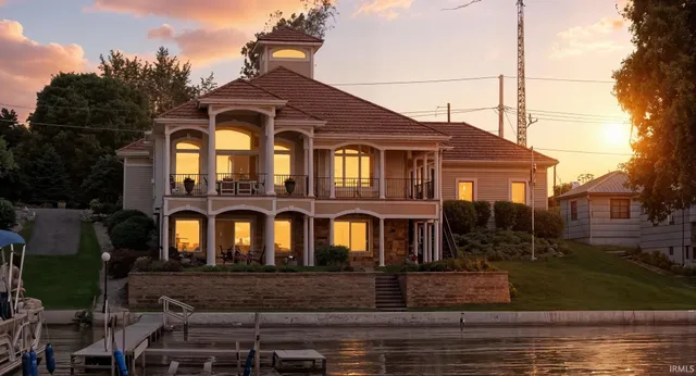 $995,000 | 4800 South 930 East, Wolcottville, IN 46795